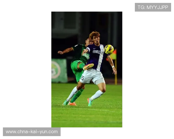 足球退役球员转型路径多元化探索，足球球员退役后干什么